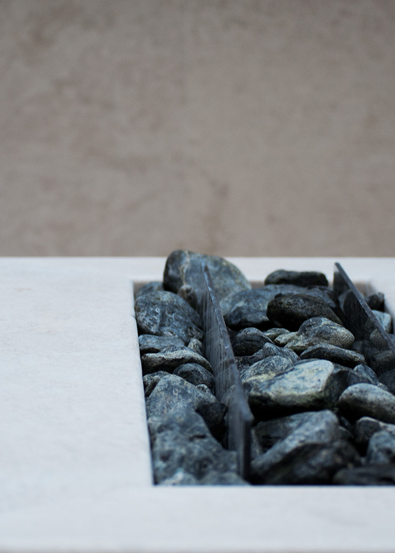 Design minimalist pentru foc decorativ în grădină urbană intimă