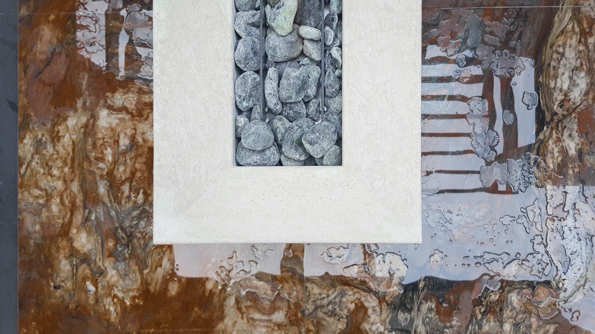 Vedere de sus asupra focului decorativ și mobilierului de relaxare