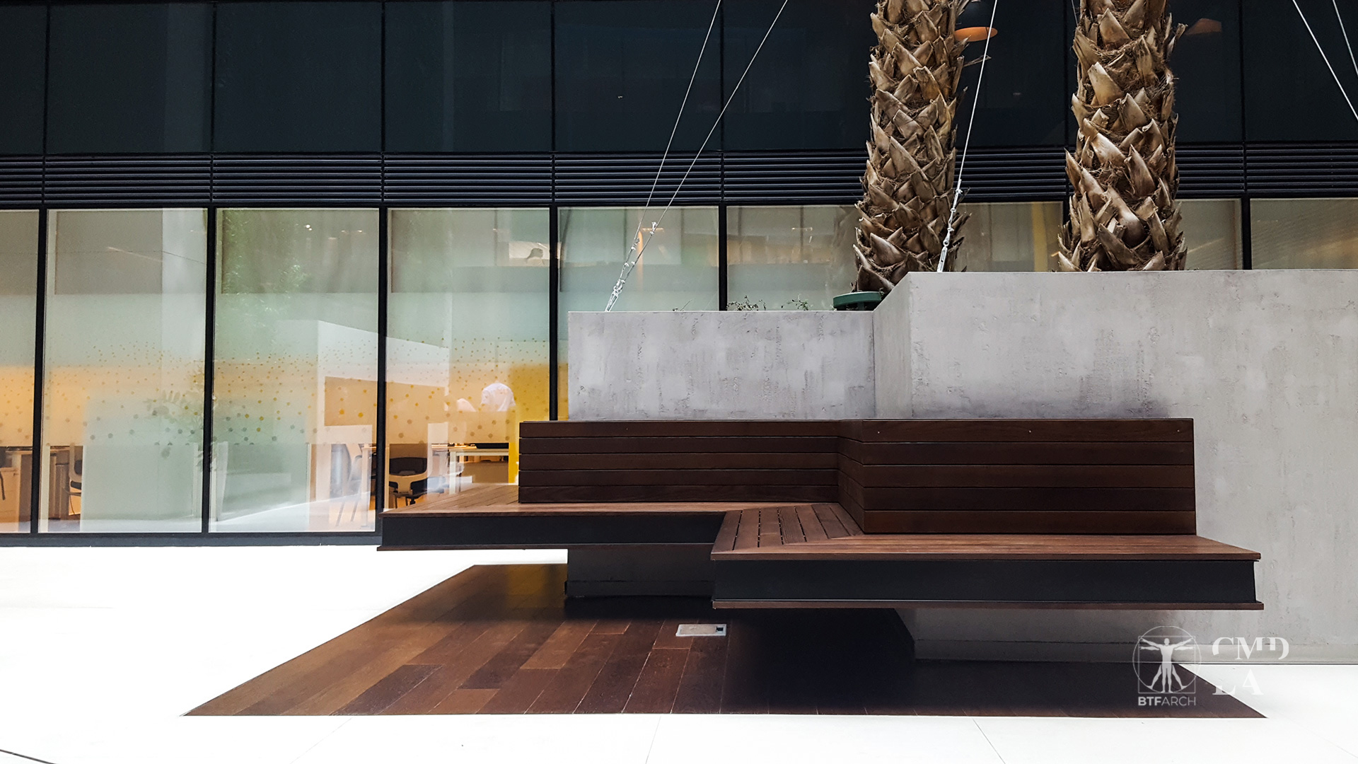 Palmieri integrați în jardiniere mari, design interior pentru birouri – CMD/LA