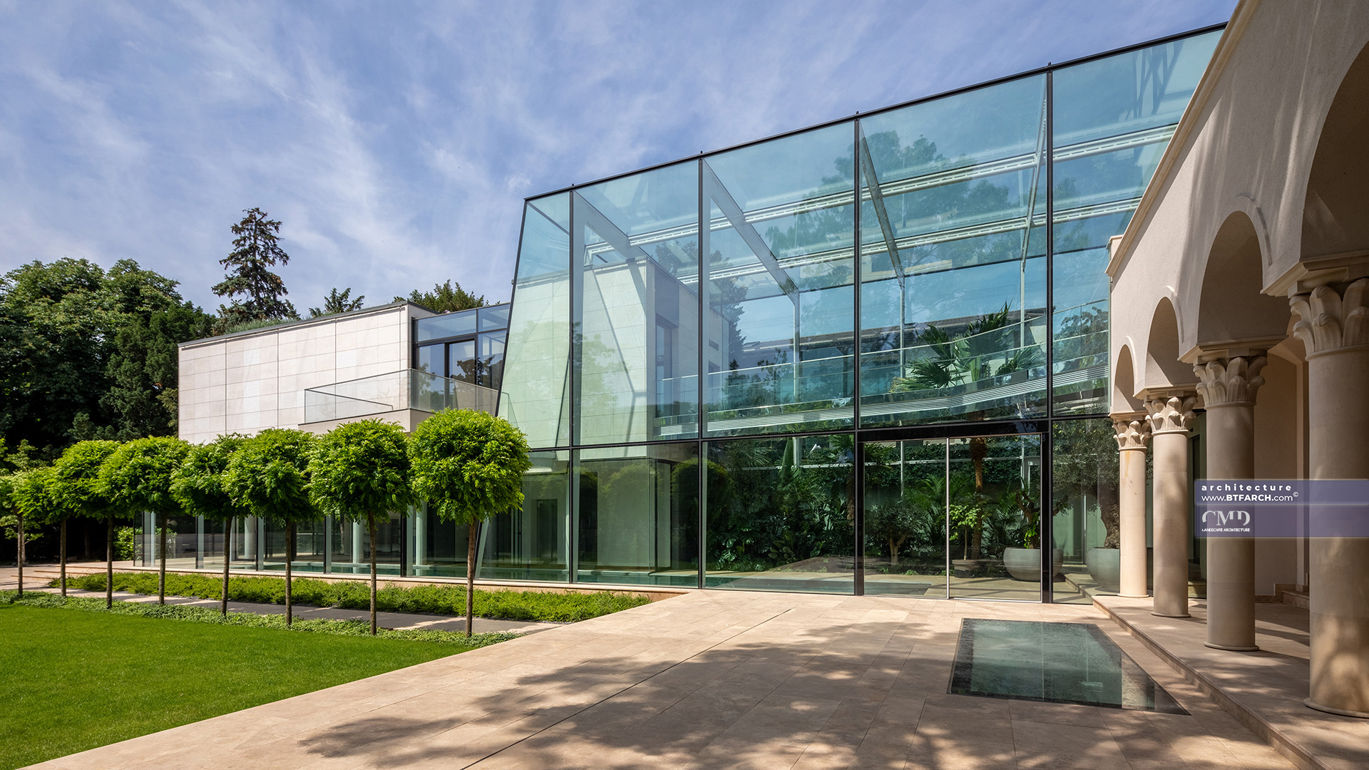 Sera de sticlă integrata într-un proiect de arhitectură peisageră clasică